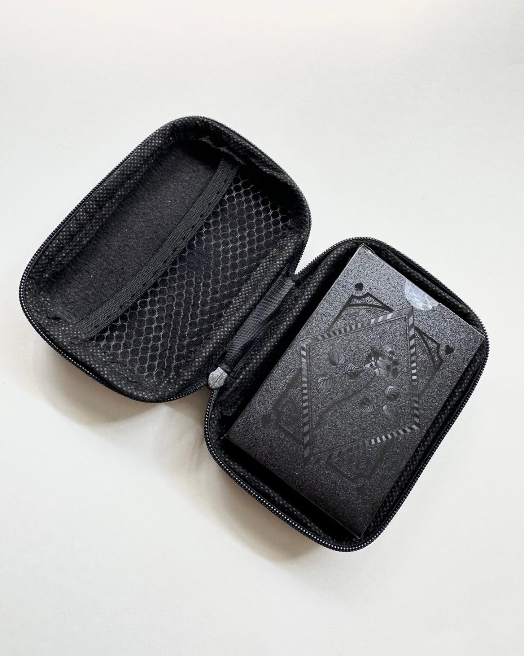 Texas Hold 'Em Playing Card Set and Case