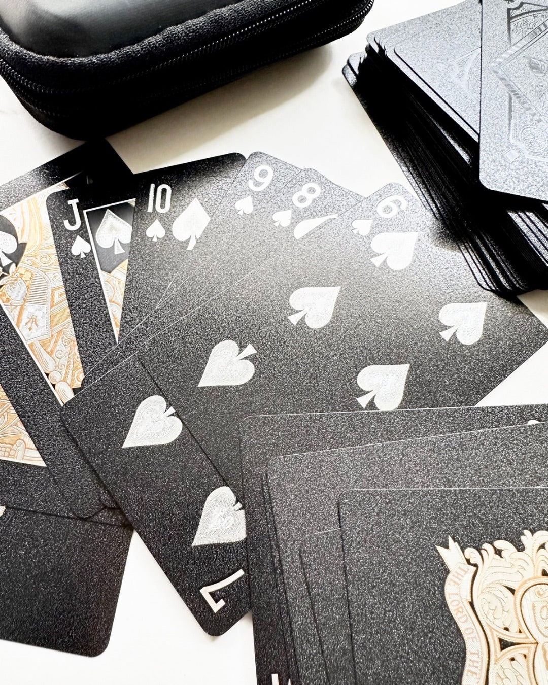 Texas Hold 'Em Playing Card Set and Case