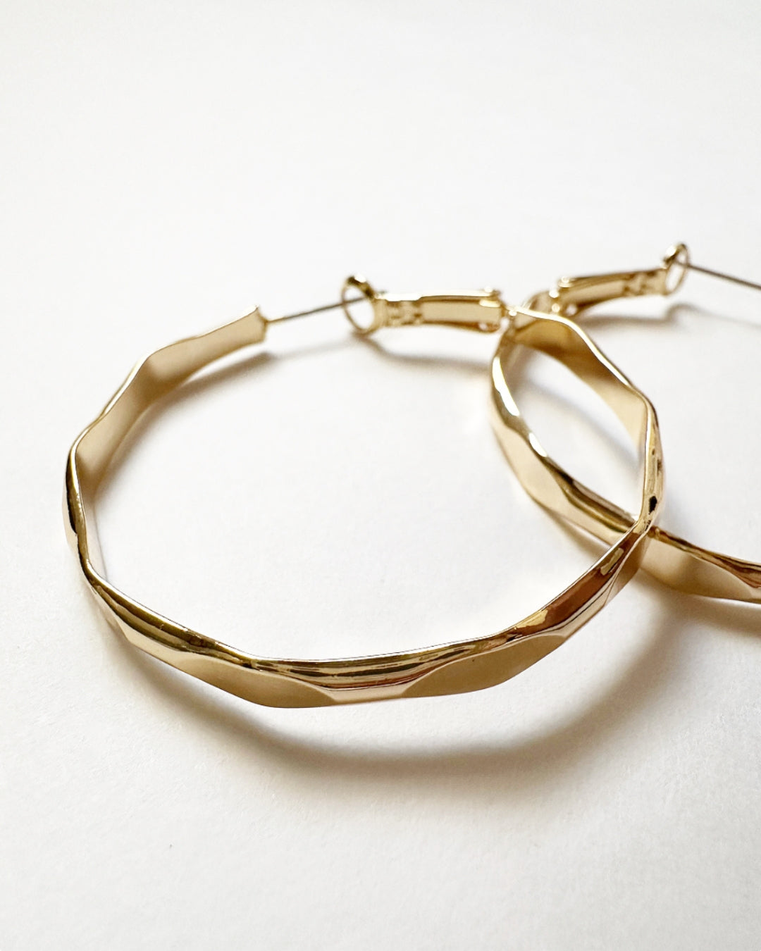 Close-up view of hammered pattern detailing on Vada Hoops.