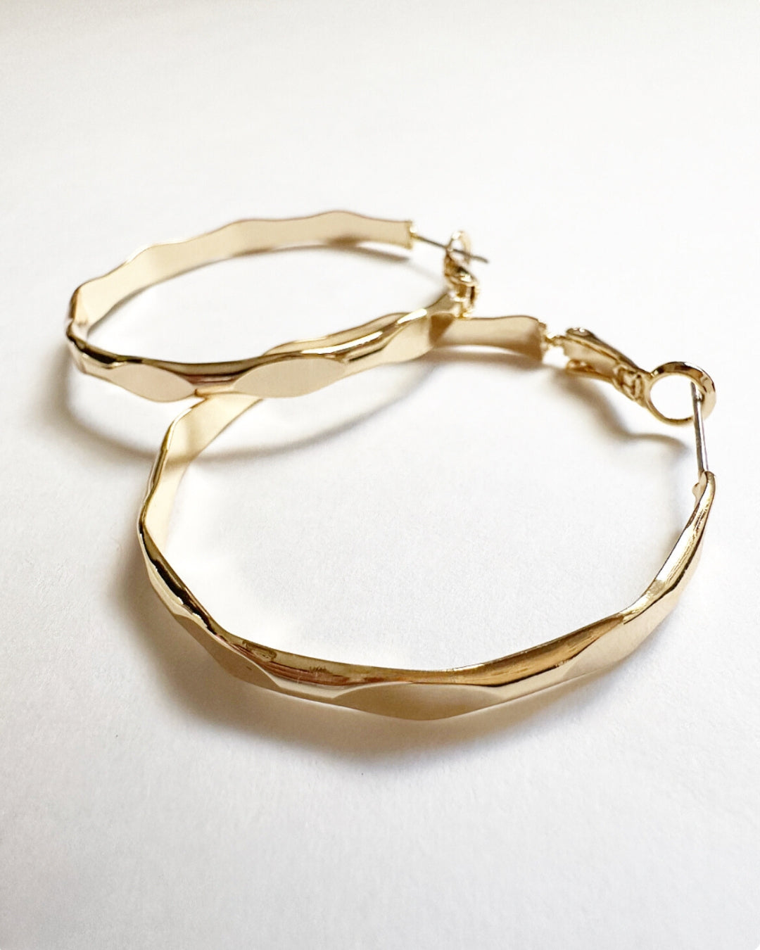 Side angle of detail on Vada Hoops.