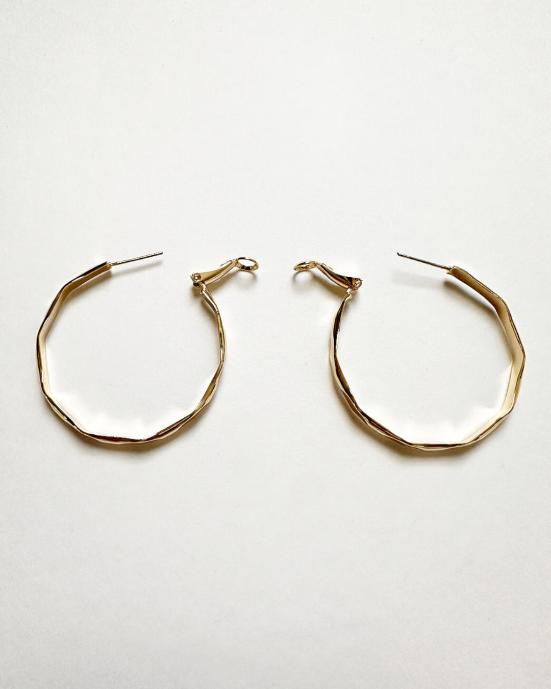 View of open Vada Hoops.