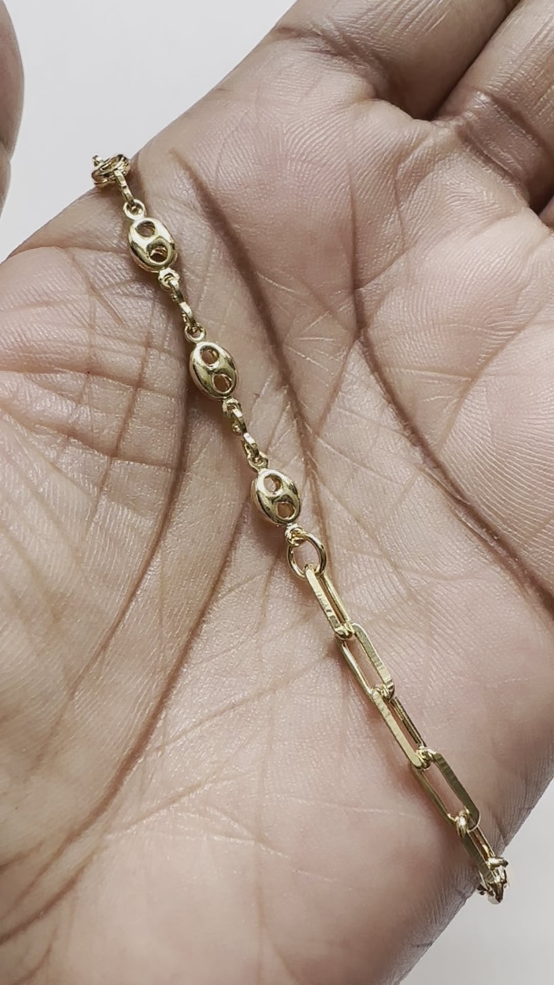 A real-time view of our Glow Bracelet shown on the palm of our model’s hand.