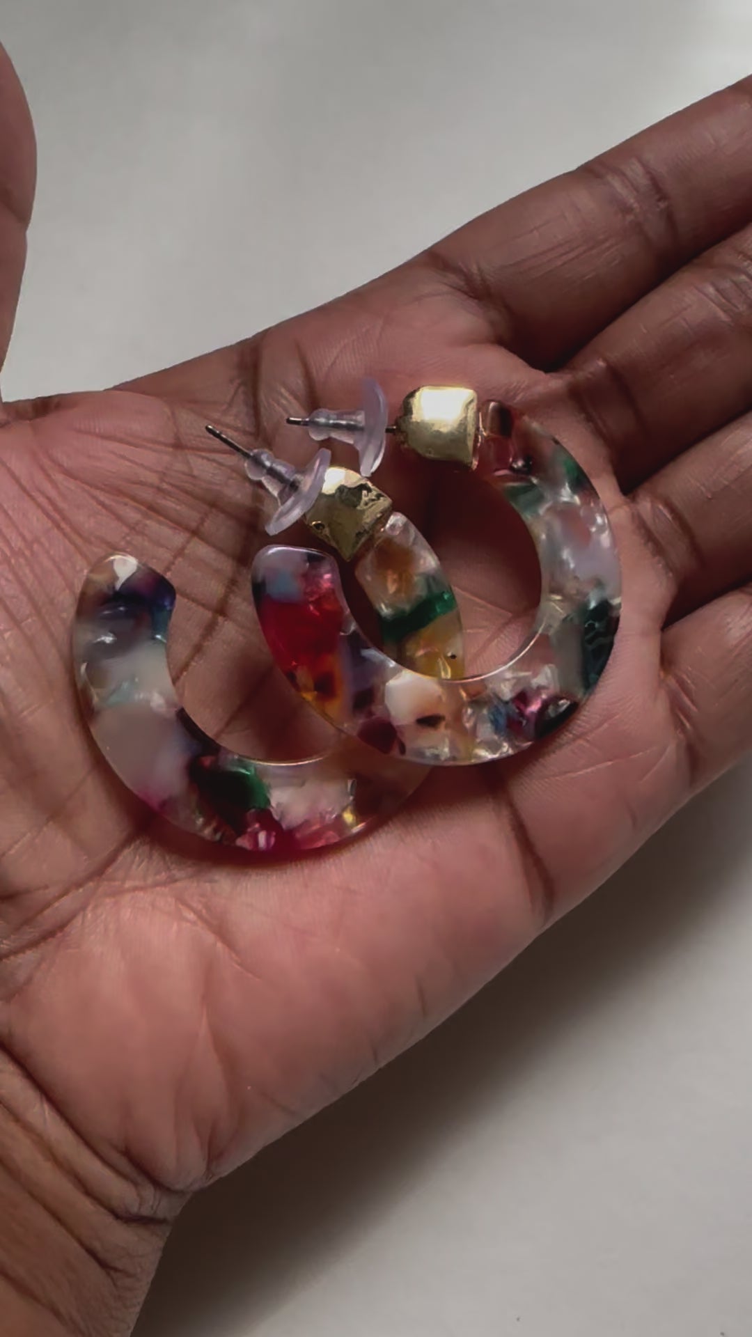 A real-time view of our Tropicana Pink Leilani Hoops shown on the palm of our model’s hand.