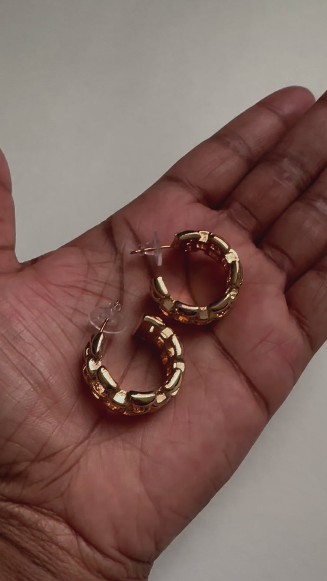 A real-time view of our Betty Hoops shown on the palm of model’s hand.