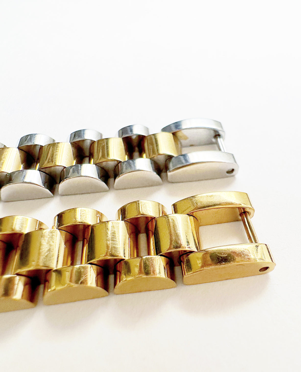 Close-up view of the chain link detail on our Silver and Two-Toned Silver & Gold B+B Bracelets.